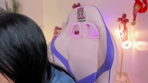 Snapshot of hadid_jimenez chatting on 12.18.25 Hadid online show from 12.18.25