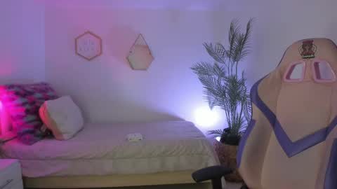 Snapshot of hadid_jimenez chatting on 04.23.26 Hadid online show from 04.23.26
