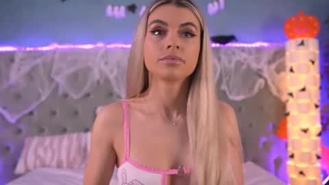 Hailey online show from 10.26.25