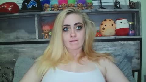 Snapshot of haileyakuma69 chatting on 12.11.24 Hailey and d online show from 12.11.24