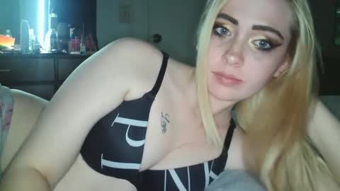 Snapshot of haileyakuma69 chatting on 12.18.24 Hailey and d online show from 12.18.24