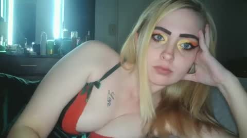 Snapshot of haileyakuma69 chatting on 12.22.24 Hailey and d online show from 12.22.24