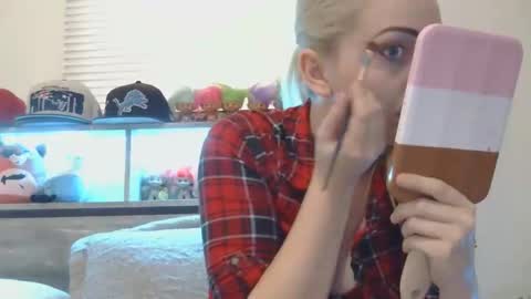 Snapshot of haileyakuma69 chatting on 11.22.25 Hailey and d online show from 11.22.25