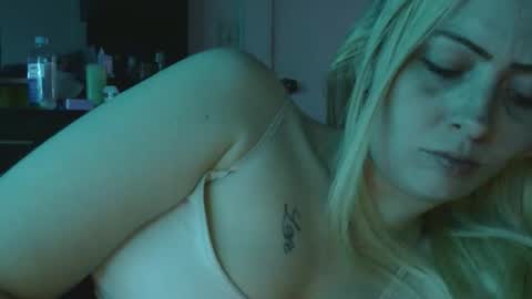 Snapshot of haileyakuma69 chatting on 12.18.25 Hailey and d online show from 12.18.25