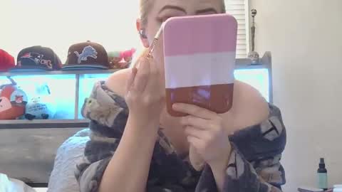 Snapshot of haileyakuma69 chatting on 12.21.25 Hailey and d online show from 12.21.25