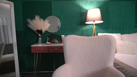 Hailey online show from 02.04.26