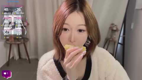 Snapshot of hailili_ chatting on 12.15.25 Hailili online show from 12.15.25