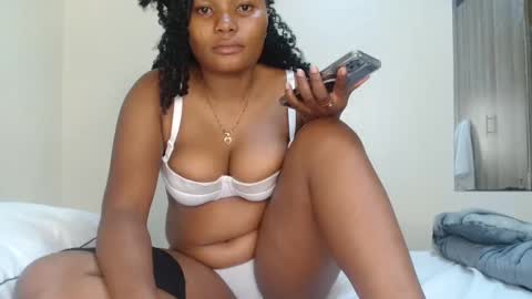 Snapshot of hairy_squiter chatting on 10.11.25 Zaraha online show from 10.11.25