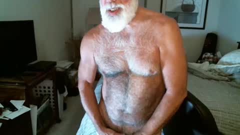 Snapshot of hairypecsguy chatting on 06.01.26 Hairy pecs online show from 06.01.26