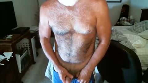 Snapshot of hairypecsguy chatting on 06.02.26 Hairy pecs online show from 06.02.26