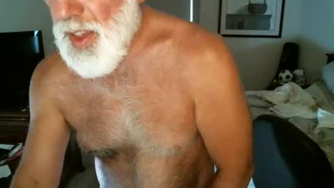Snapshot of hairypecsguy chatting on 06.21.26 Hairy pecs online show from 06.21.26