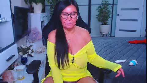 Monika online show from 10.18.25