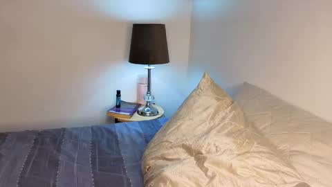 Independent       model  online show from 10.25.25