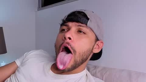 Independent       model  online show from 11.29.25