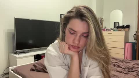 Snapshot of haley_rune chatting on 02.11.25 haley_rune online show from 02.11.25