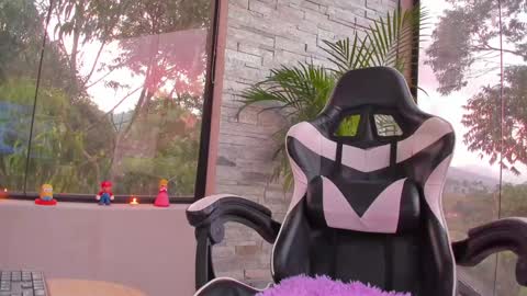 Anahis online show from 12.13.24