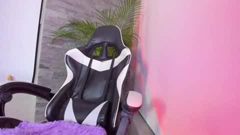 Anahis online show from 12.14.24