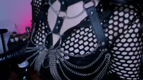 Snapshot of halley_ravenn chatting on 05.19.26 halley_ravenn online show from 05.19.26