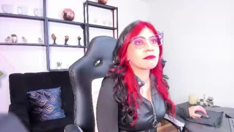 Snapshot of halley_ravenn chatting on 06.19.26 halley_ravenn online show from 06.19.26