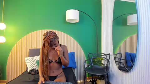 Halley Lorens online show from 09.13.25