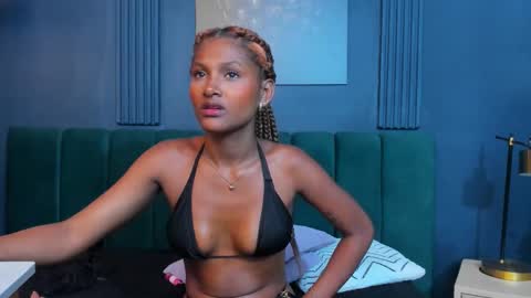 Halley Lorens online show from 09.25.25