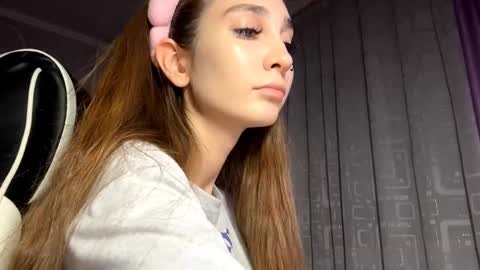 Holly online show from 11.02.25