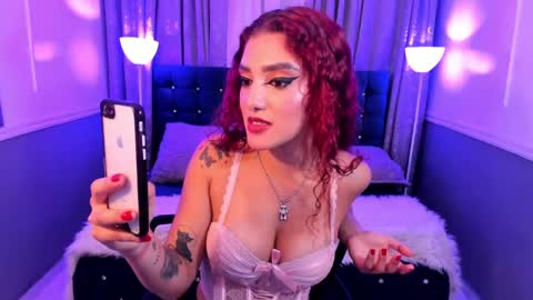 Snapshot of hallsred_rh chatting on 01.08.25 Halls Red online show from 01.08.25