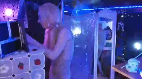 halovalentine online show from 01.25.25