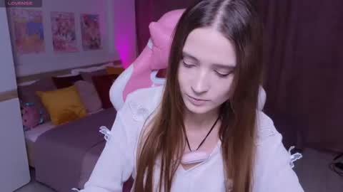 Snapshot of hana_flo chatting on 10.21.25 Hana online show from 10.21.25