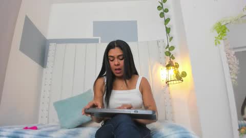 hanah_gray online show from 10.20.25