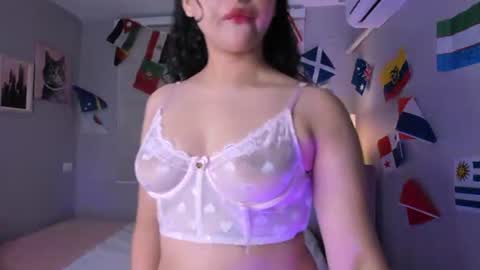 Hanna Lineros  online show from 06.25.26