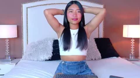 Snapshot of hanaluna chatting on 06.18.26 Hanna online show from 06.18.26