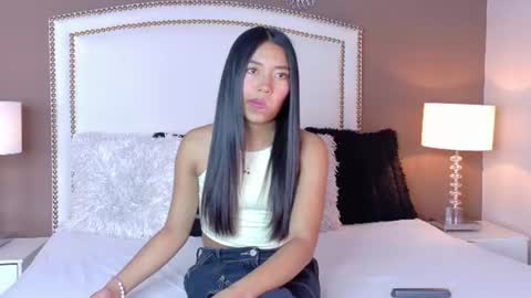 Snapshot of hanaluna chatting on 07.25.26 Hanna online show from 07.25.26