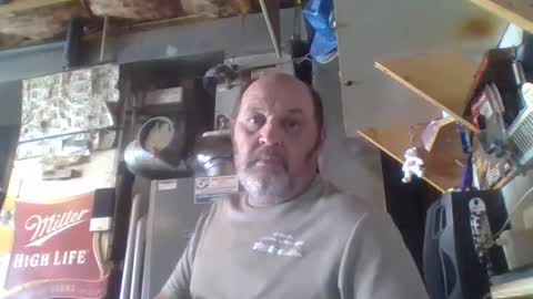 Snapshot of handiemanhere chatting on 10.01.25 naked man online show from 10.01.25