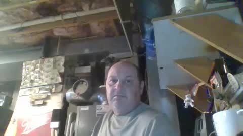 Snapshot of handiemanhere chatting on 10.22.25 naked man online show from 10.22.25