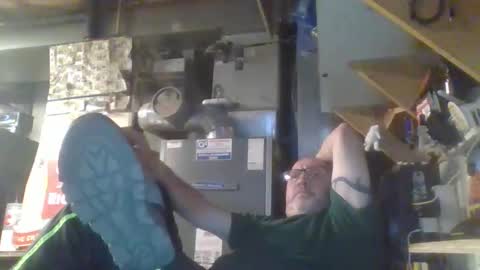 Snapshot of handiemanhere chatting on 11.11.25 naked man online show from 11.11.25