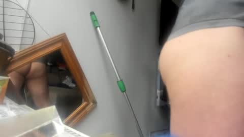 Snapshot of handncocknocum chatting on 02.01.25 handncocknocum online show from 02.01.25