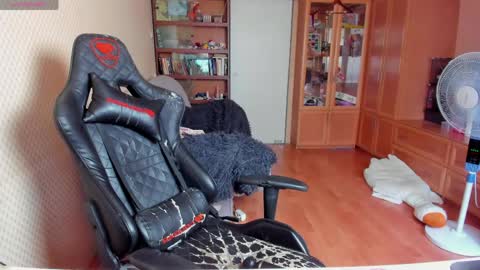 Snapshot of handsome_whale chatting on 06.04.26 Mila online show from 06.04.26