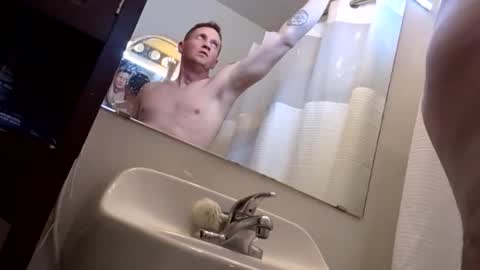 Snapshot of handsomerob42 chatting on 11.24.25 handsomerob42 online show from 11.24.25