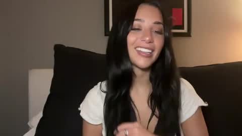 Snapshot of hangoutwithvanessa chatting on 06.25.26 Vanessa online show from 06.25.26