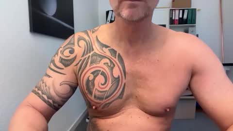 hanky online show from 11.03.25