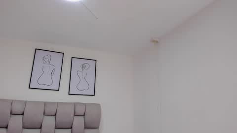 hanna__evans_ online show from 09.14.25