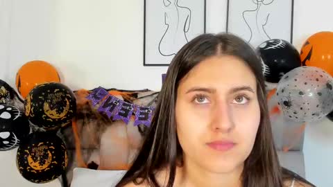 hanna__evans_ online show from 10.29.25