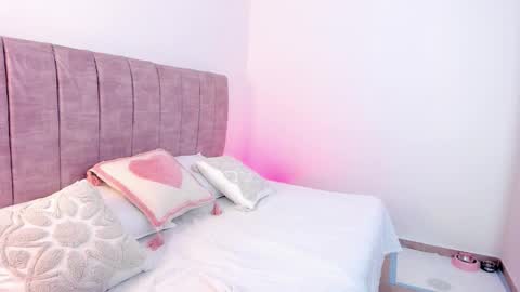 Snapshot of hanna_bunny15 chatting on 11.21.25 hanna_bunny15 online show from 11.21.25