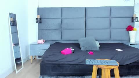 Hanna Castro online show from 11.27.25