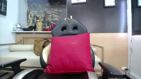 hanna_lamber online show from 02.05.25