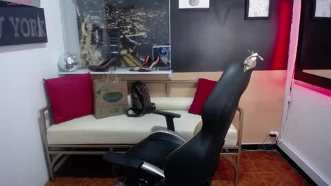 hanna_lamber online show from 03.04.25