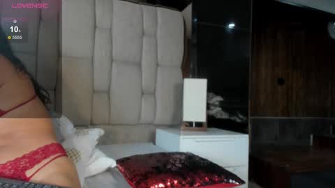 Hanna lens online show from 02.22.25