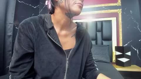Snapshot of hanna_slut chatting on 12.18.24 EVA online show from 12.18.24