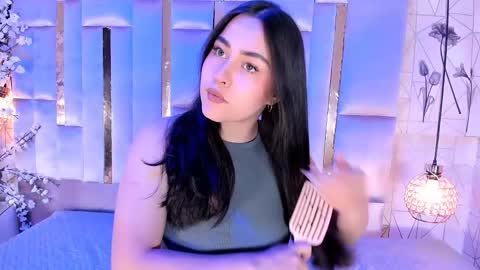 hannacollins_2 online show from 12.22.25